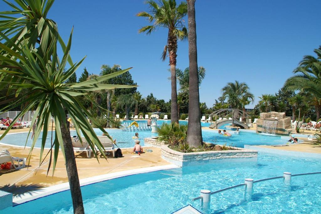Camping Resort Les Champs Blancs Agde Bagian luar foto