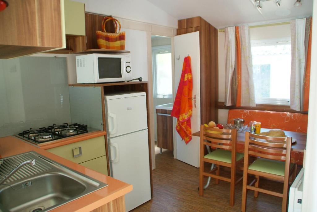 Camping Resort Les Champs Blancs Agde Ruang foto