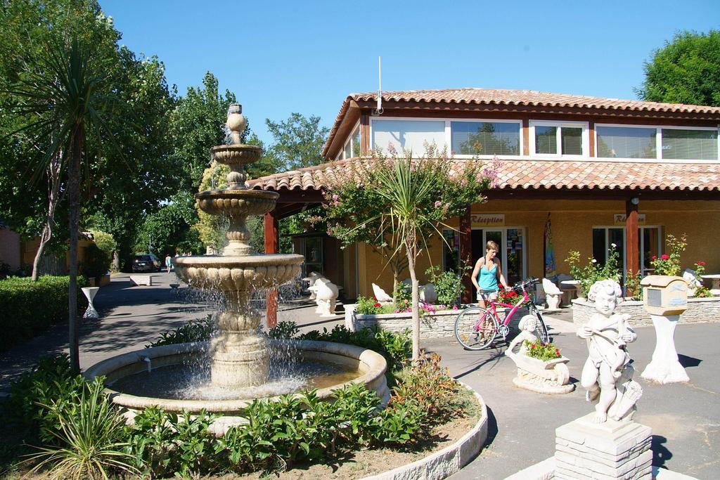 Camping Resort Les Champs Blancs Agde Bagian luar foto