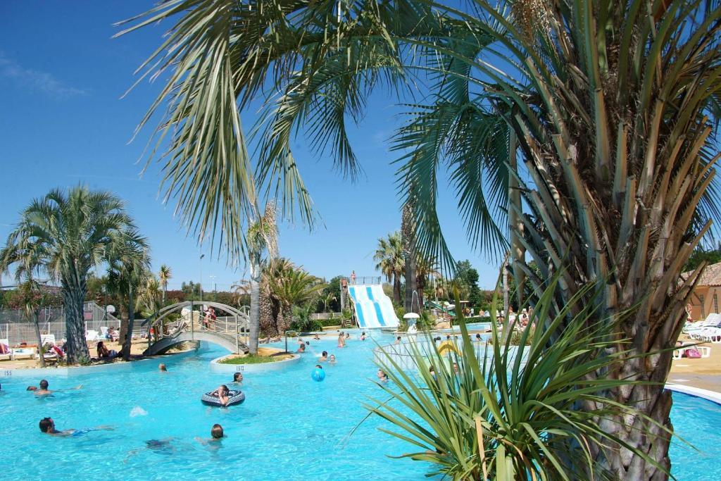 Camping Resort Les Champs Blancs Agde Bagian luar foto