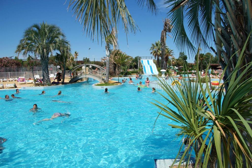 Camping Resort Les Champs Blancs Agde Bagian luar foto