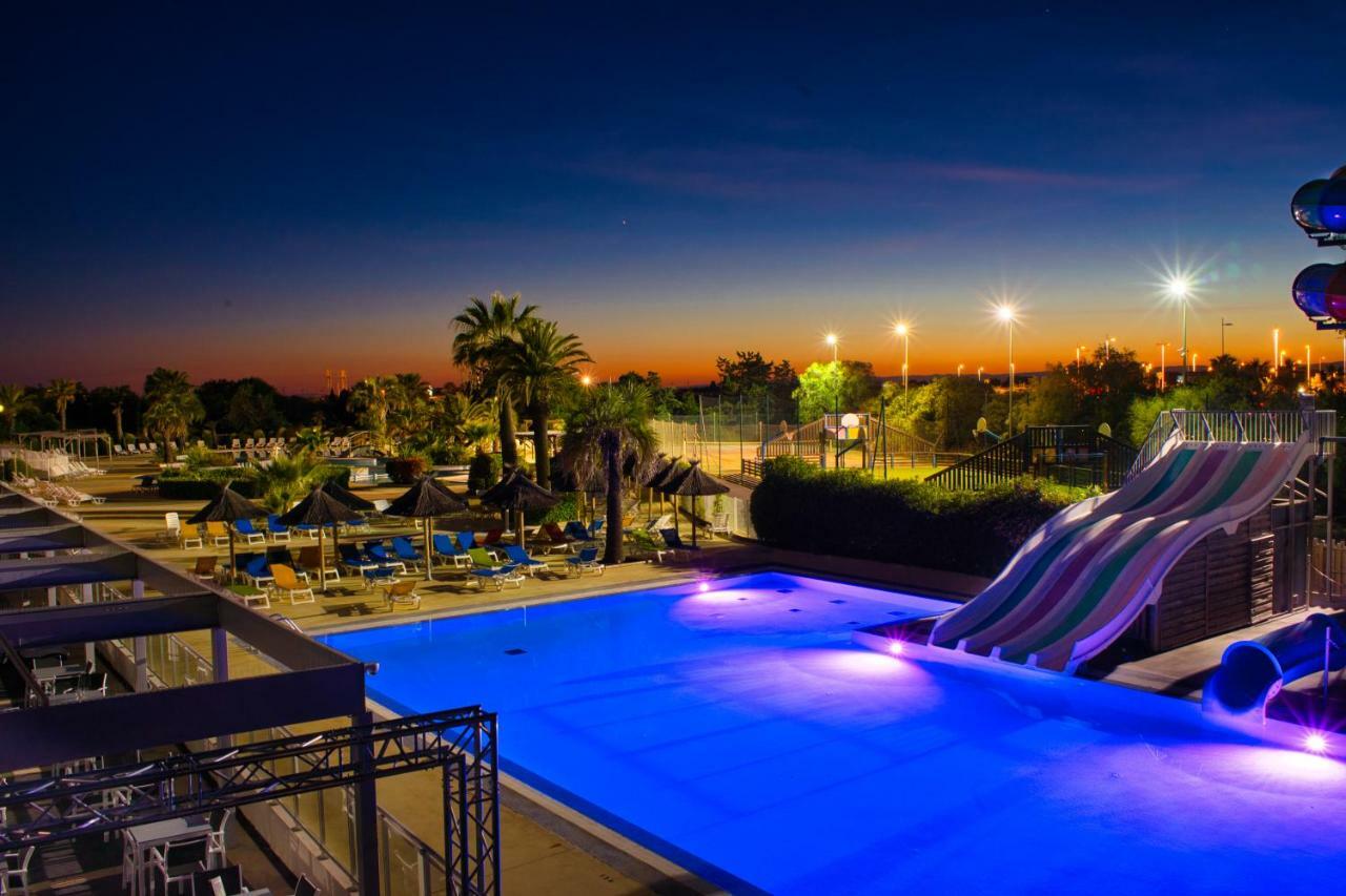 Camping Resort Les Champs Blancs Agde Bagian luar foto